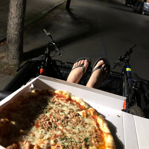 Konzept27_Reiseblog_Roadtrip-durch-Italien_Pizza in Pisa 01