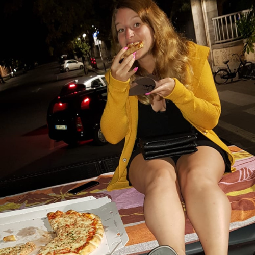 Konzept27_Reiseblog_Roadtrip-durch-Italien_Pizza in Pisa 02